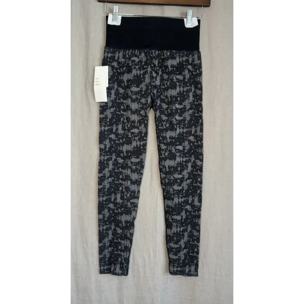 ZELLA NWT Women’s two piece Set Long Sleeve Top And leggings Black and grey